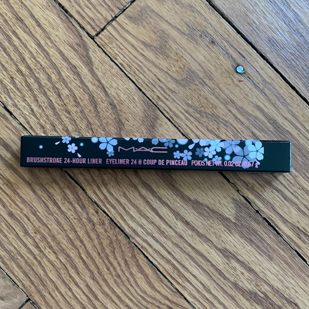 Mac brushstroke 24 hour eyeliner